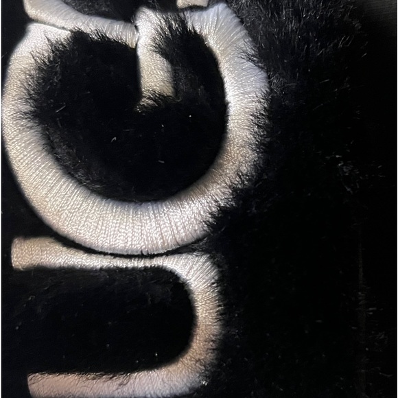 UGG NWT LATON FUR SLIDES. - Picture 9 of 11